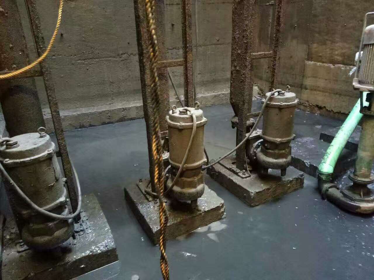 洪江污水池清理